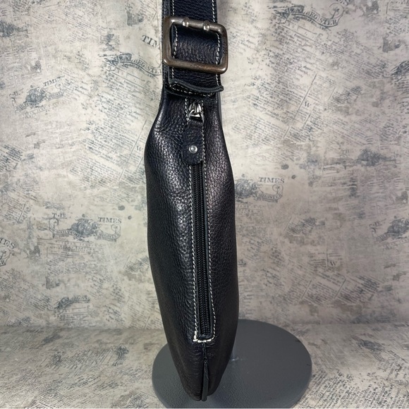 Roots Canada Black Shoulder Bag - Picture 5 of 12